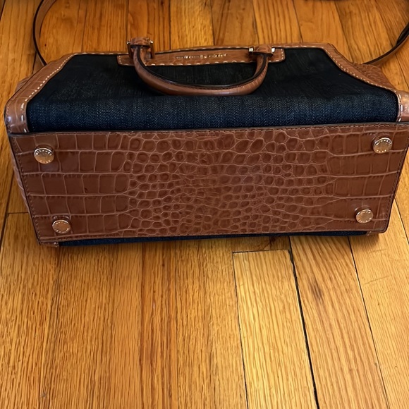 Michael Kors Denim and Crocodile Stamped Leather Bag with Crossbody Strap. 🐊 - Picture 9 of 15
